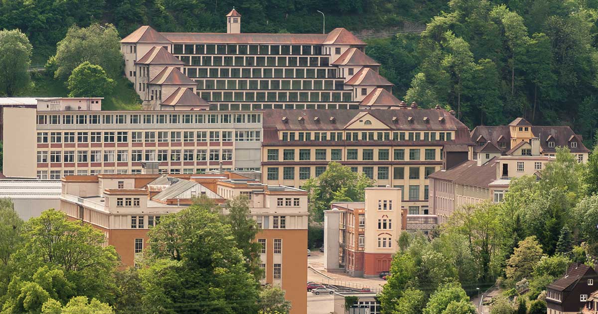 Noch diesen Sommer wird der Umbau des neunstöckigen, denkmalgeschützten Terrassenbaus abgeschlossen sein, in dem derzeit ein Uhrenmuseum entsteht.