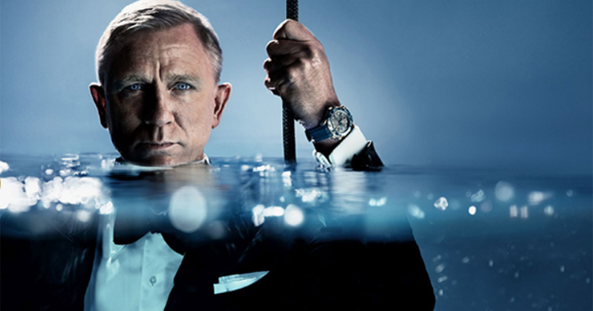 Daniel Craig mit der Seamaster Diver 300M aus Edelstahl, mit 42 Millimeter Durchmesser, blauer Keramik-Lünette und blauem Kautschukband.