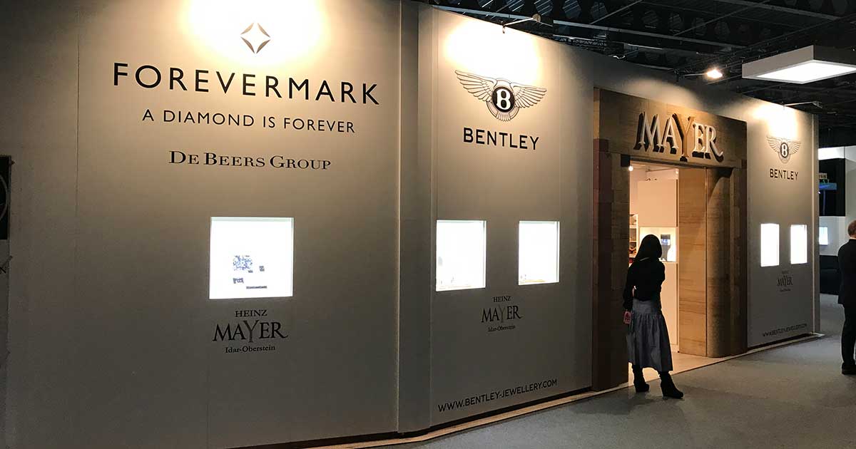 Der gemeinsame Messestand von Bentley und Heinz Mayer.