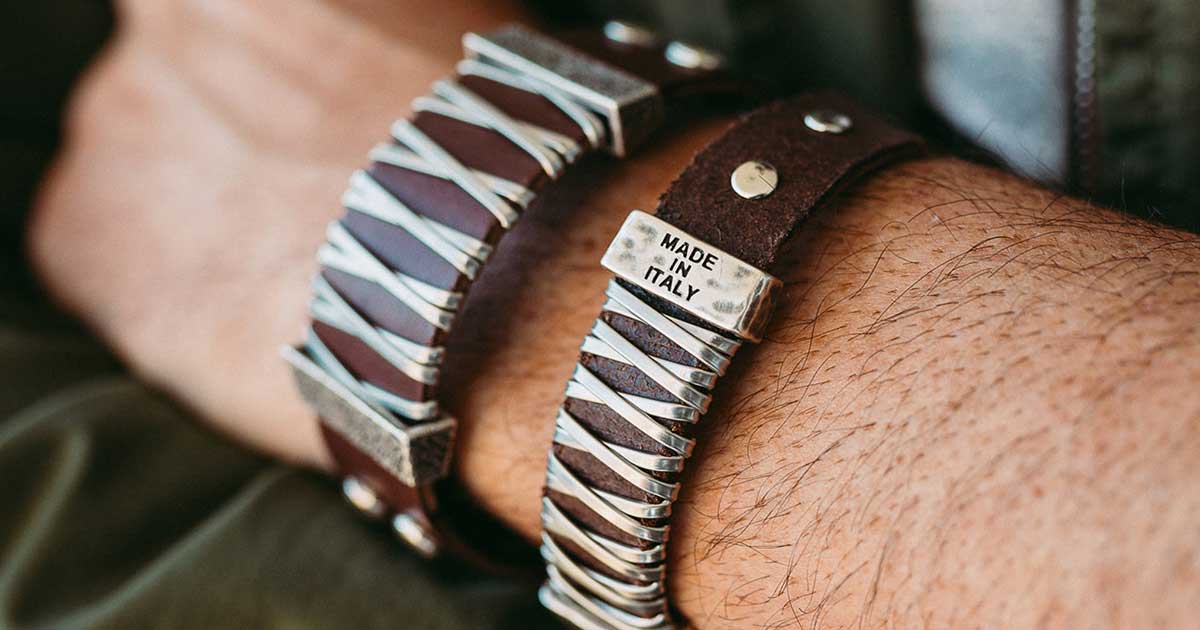 Alle Armbänder der Kollektion bestehen aus Rindsleder und sind zu 100% Made in Italy.