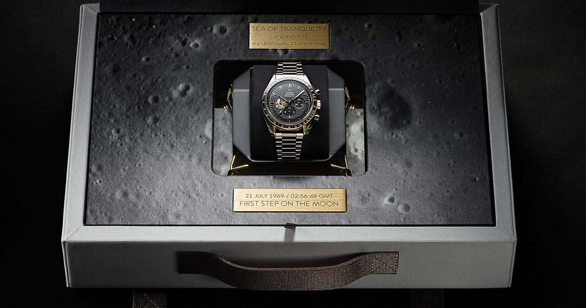 Die Speedmaster wird in einer Box im NASA-Stil und auf einem abnehmbaren Mondmodul-Modell geliefert.