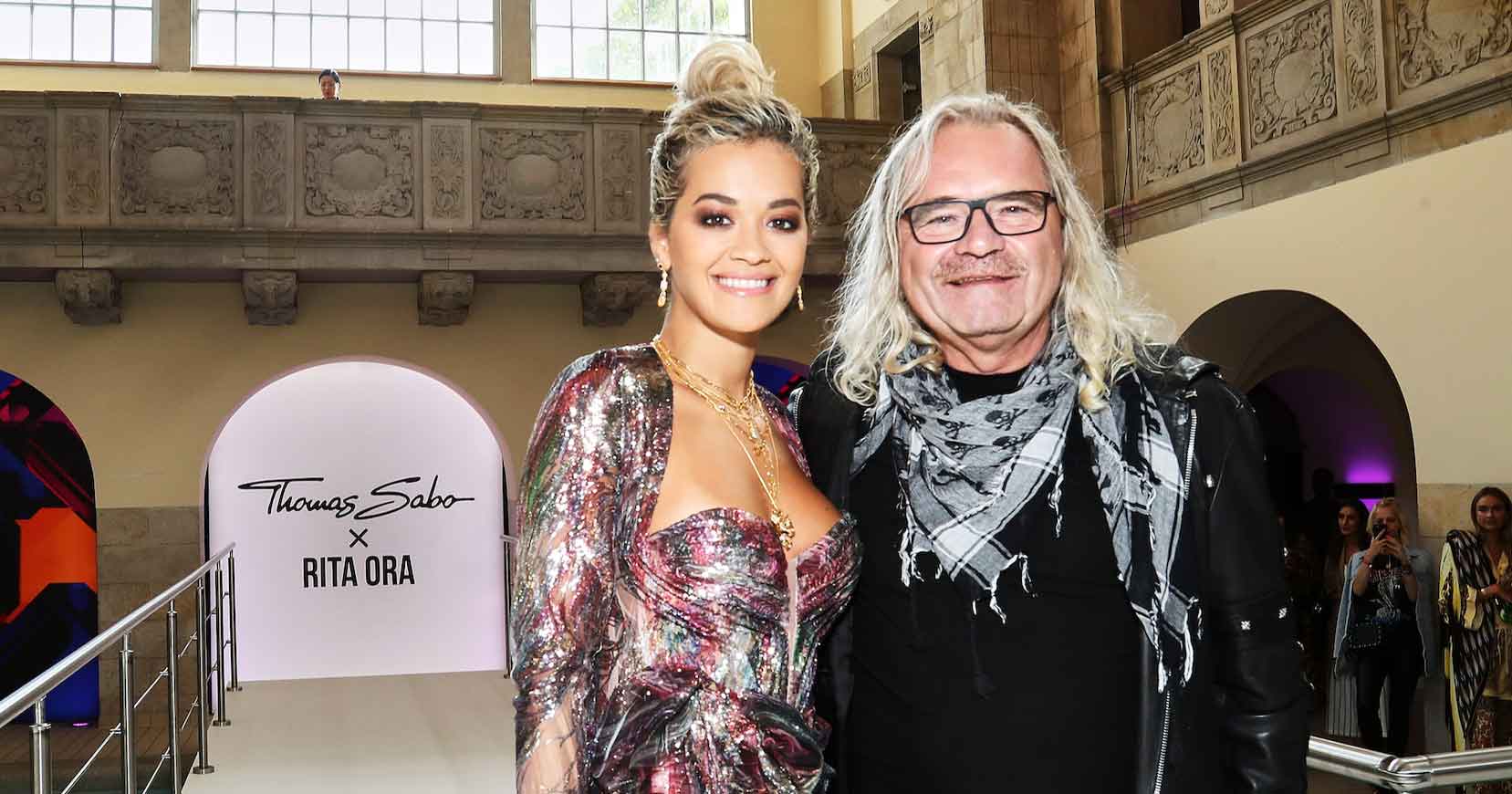 Markenbotschafterin Rita Ora mit Firmengründer Thomas Sabo.