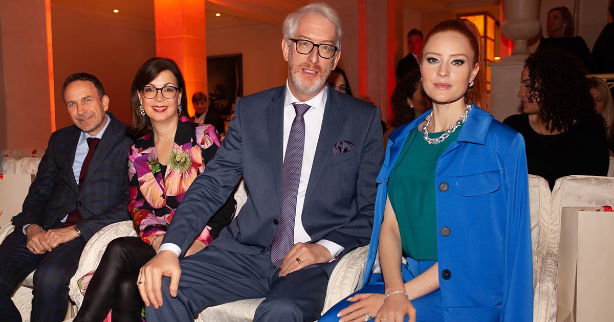 Jörg Gellner, Silke Leicht, Georg Leicht und Topmodel Barbara Meier (v.li.) bei der Show von Anja Gockel im Hotel Adlon.