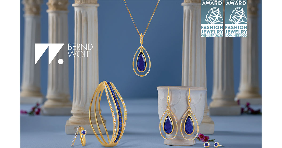 Collier VENEZO, Ring WELLAS, Ring TISSY, Armreif SWING, Ohrschmuck VENEZO, Ohrstecker ARENIA Silber 925 mit 24-Karat-Goldplattierung mit Lapislazuli und Zirkonia.