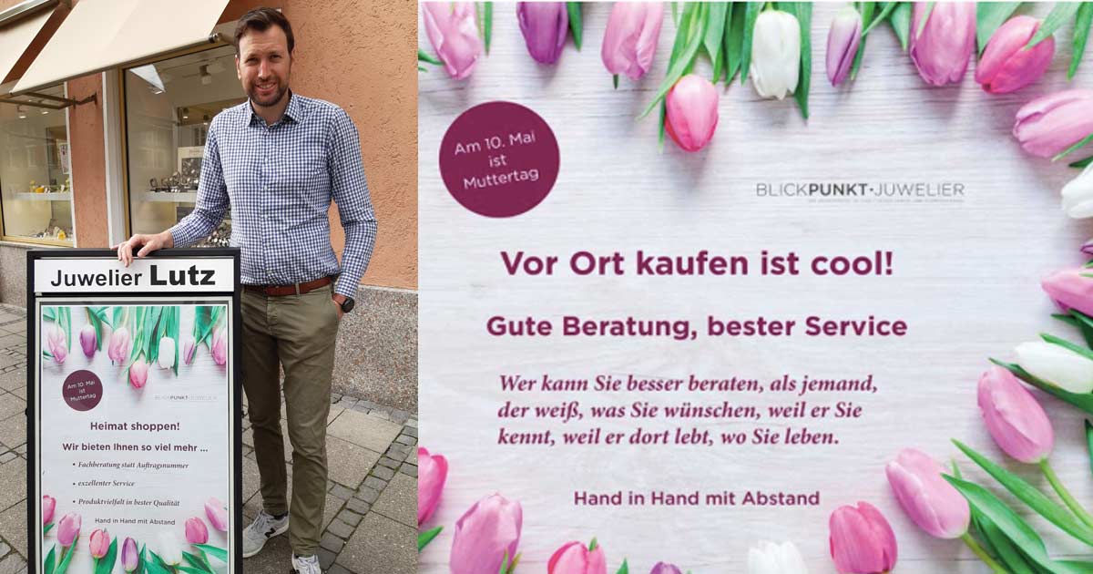 Am Starnberger See angekommen: Juwelier Thomas Schelle mit seinem Muttertags-Plakat von „Blickpunkt Juwelier“.