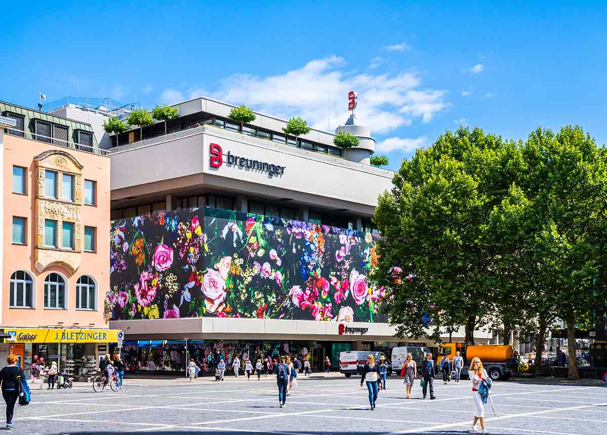 Das Gericht entschied: Die Breuninger-Häuser (hier Stuttgart) bleiben weiterhin geschlossen. (Credit: Simon Dux Media / Shutterstock.com)