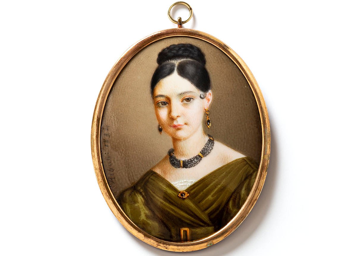 Porträtminiatur mit Brustbild von Mademoiselle Henriette Roth, der Gründerin des Emailmuseums in Genf. Emailfarben auf Porzellan Pierre Hébert 1834, Sammlung Klaus-Peter und Judith Thomé.