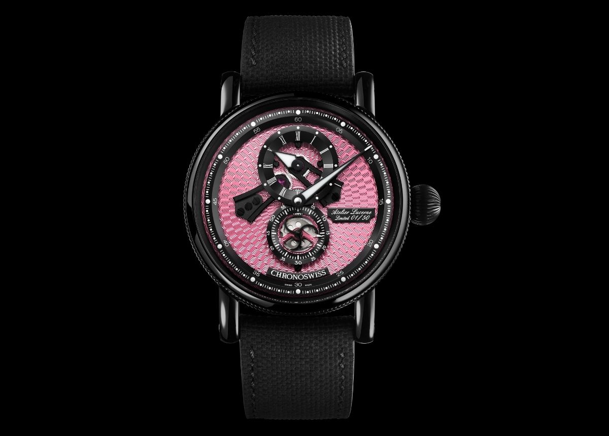 Handwerkskust vom Feinsten: der Flying Regulator Open Gear Pink Panther mit dem handgefertigten guillochierten Zifferblatt in leuchtendem Pink.