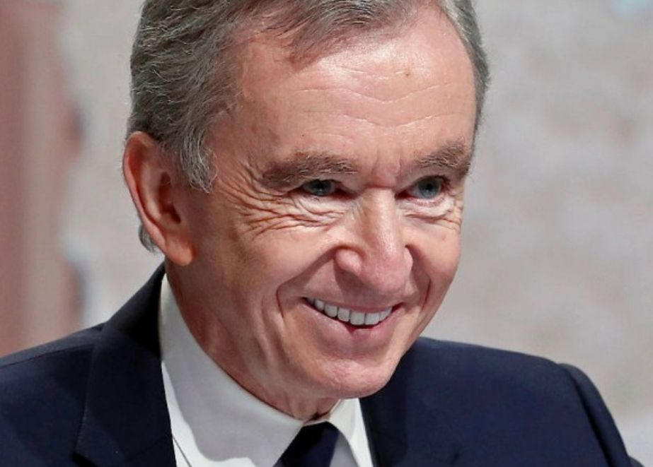 Bernard Arnault, der 72-jährige Chef des Luxusgüterkonzerns LVMH, hat Amazon-Gründer Jeff Bezos überholt. Bild: faz.net