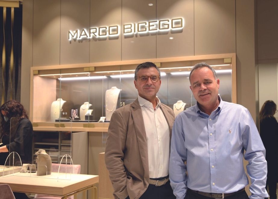 Alexander Näher (l.), Repräsentant von Marco Bicego in Deutschland, mit Michael Früh bei der Einweihung der Baden-Badener Boutique.