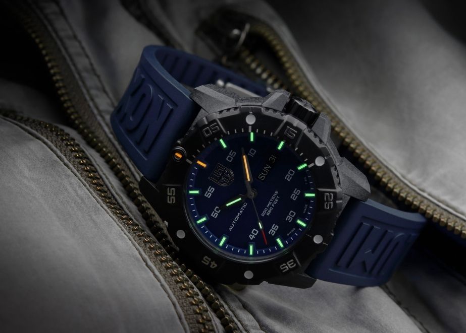 Luminox_Master_Carbon_SEAL_Automatc