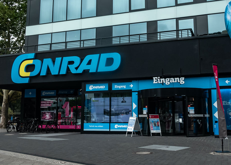 Künftig nicht mehr stationär: Conrad Electronic verabschiedet sich komplett von seinen Filialen für Privatkunden. Foto: cineberg/shutterstock.com