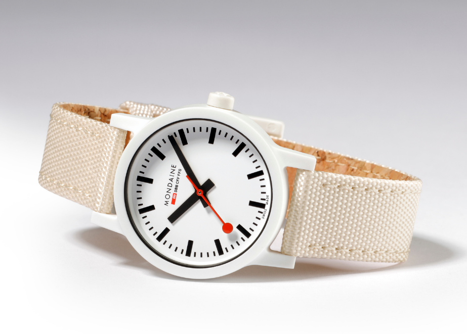 Mondaine SSB essence Uhr in der Farbe "Ivory White". © Mondaine