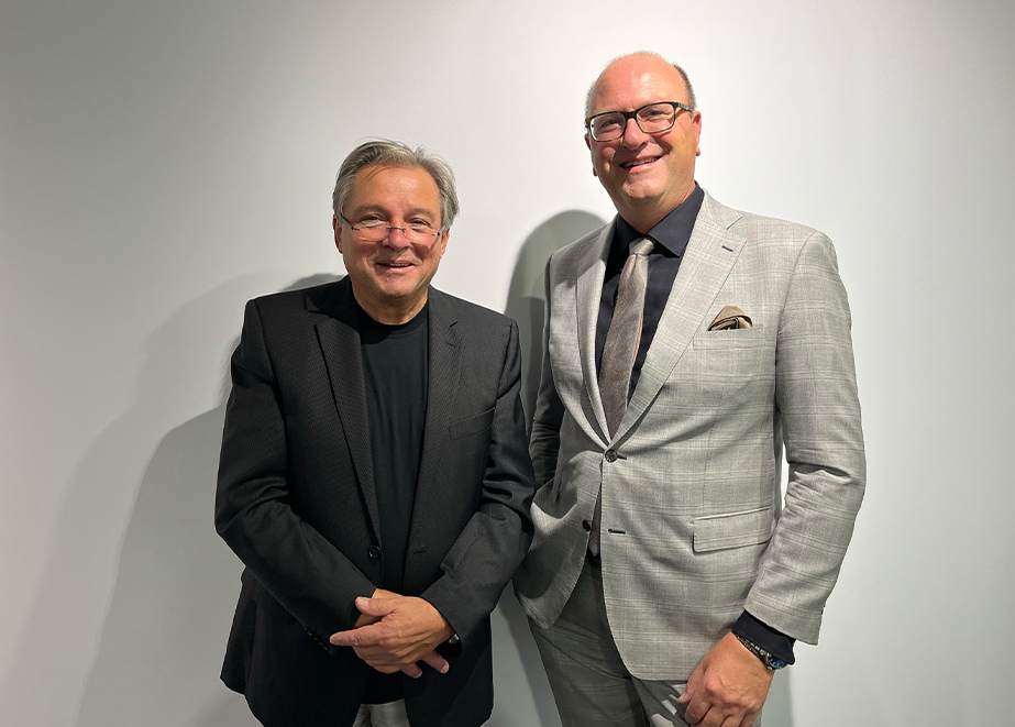 Manfred Brassler (links) und John van Steen führten MeisterSinger seit Jahrzehnten. Nun verlässt van Steen das Unternehmen. © MeisterSinger