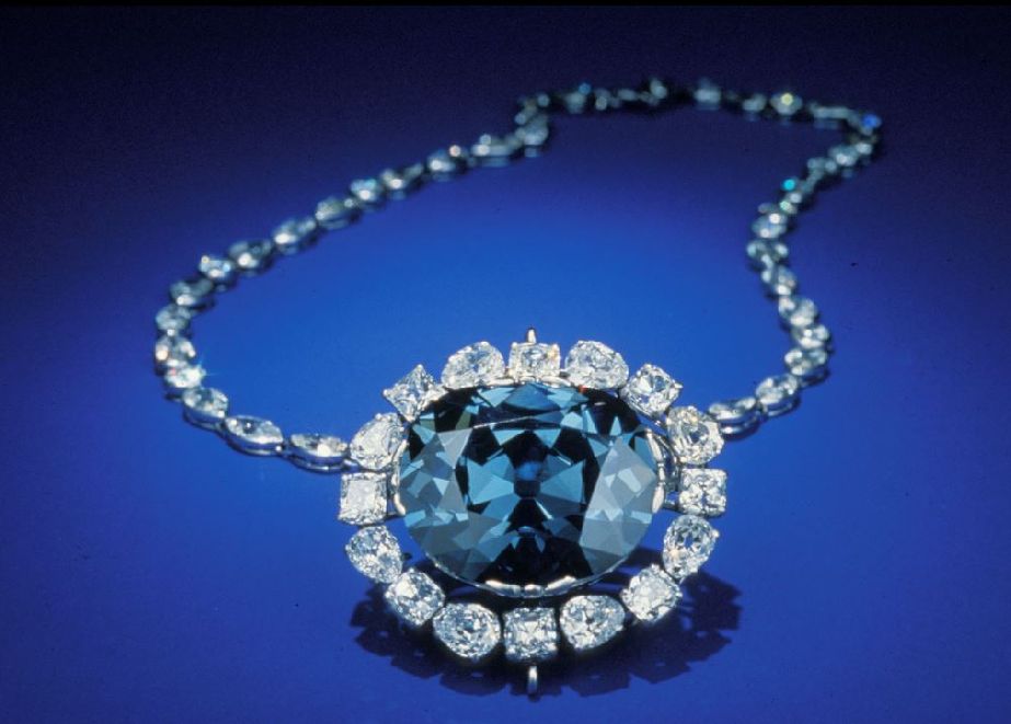 Nobeljuwelier Harry Winston stiftete den 45,5ct schweren, geschichtsträchtigen Hope-Diamanten 1958 dem Museum. © Smithsonian Institution