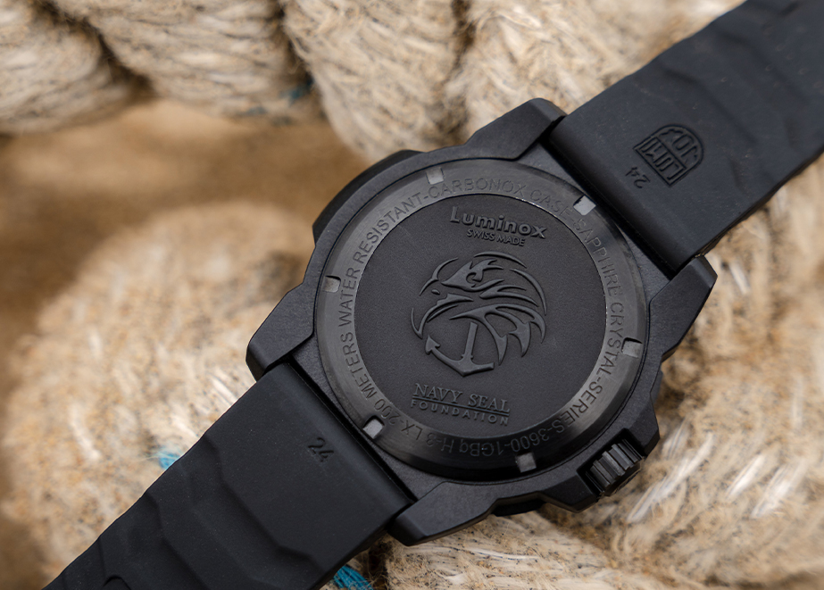 Luminox_Navy_SEAL_Foundation_Serie_3600_Gehäuserückseite_Logo